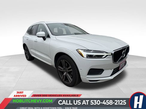 Used 2018 Volvo XC60 T6 Momentum w/ Convenience Package image 1