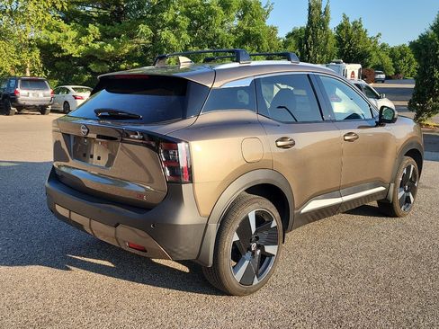 Used 2025 Nissan Kicks SR FWD image 7