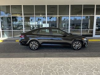 Used 2025 Volkswagen Jetta SE video 4