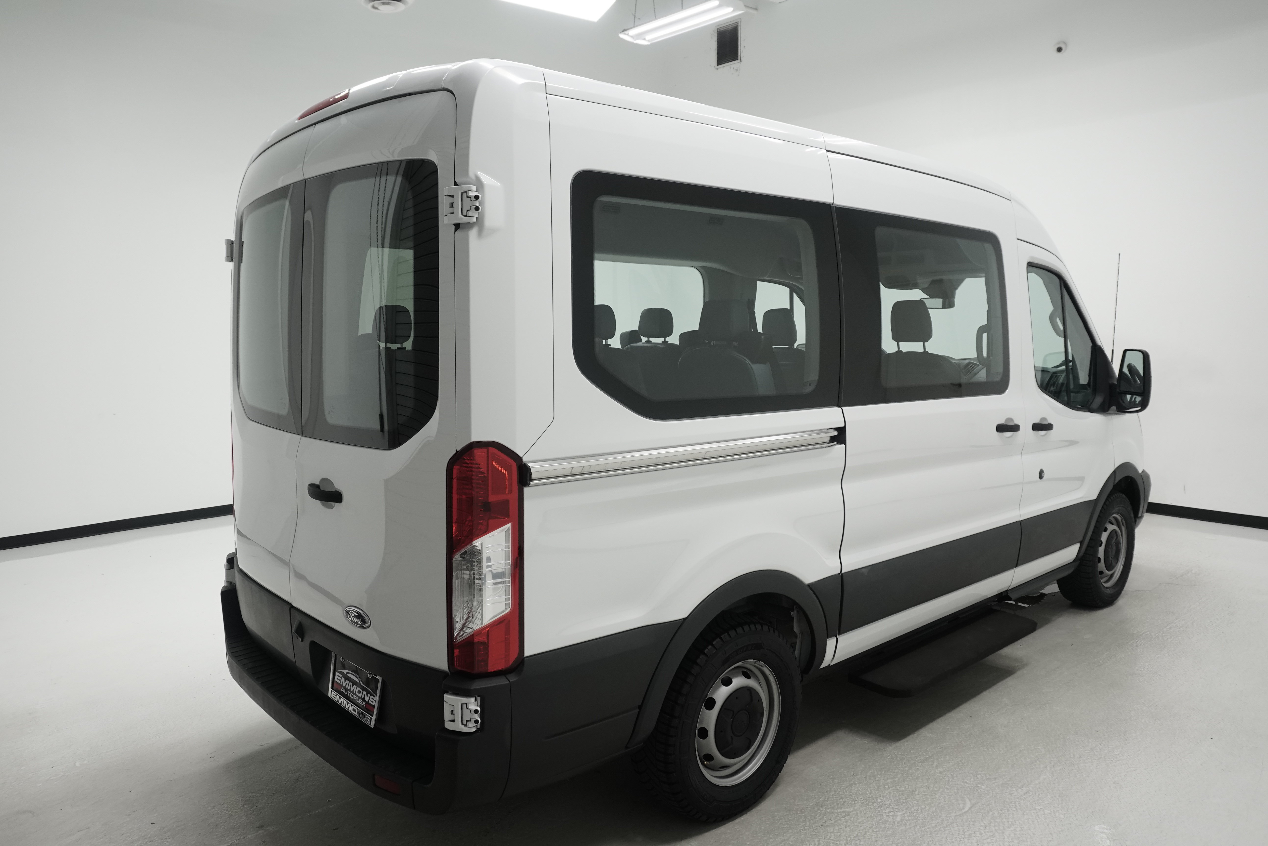 Used 2017 Ford Transit 150 XL RWD image 3