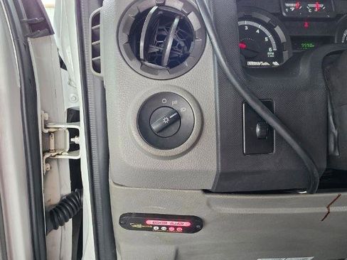 Used 2009 Ford E-350 and Econoline 350 Extended Super Duty RWD image 12