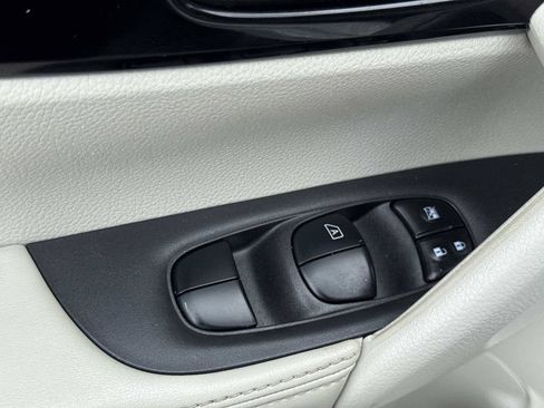 Certified 2019 Nissan Rogue Sport SL w/ Premium Package FWD image 18
