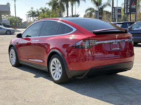 Used 2018 Tesla Model X 75D image 5