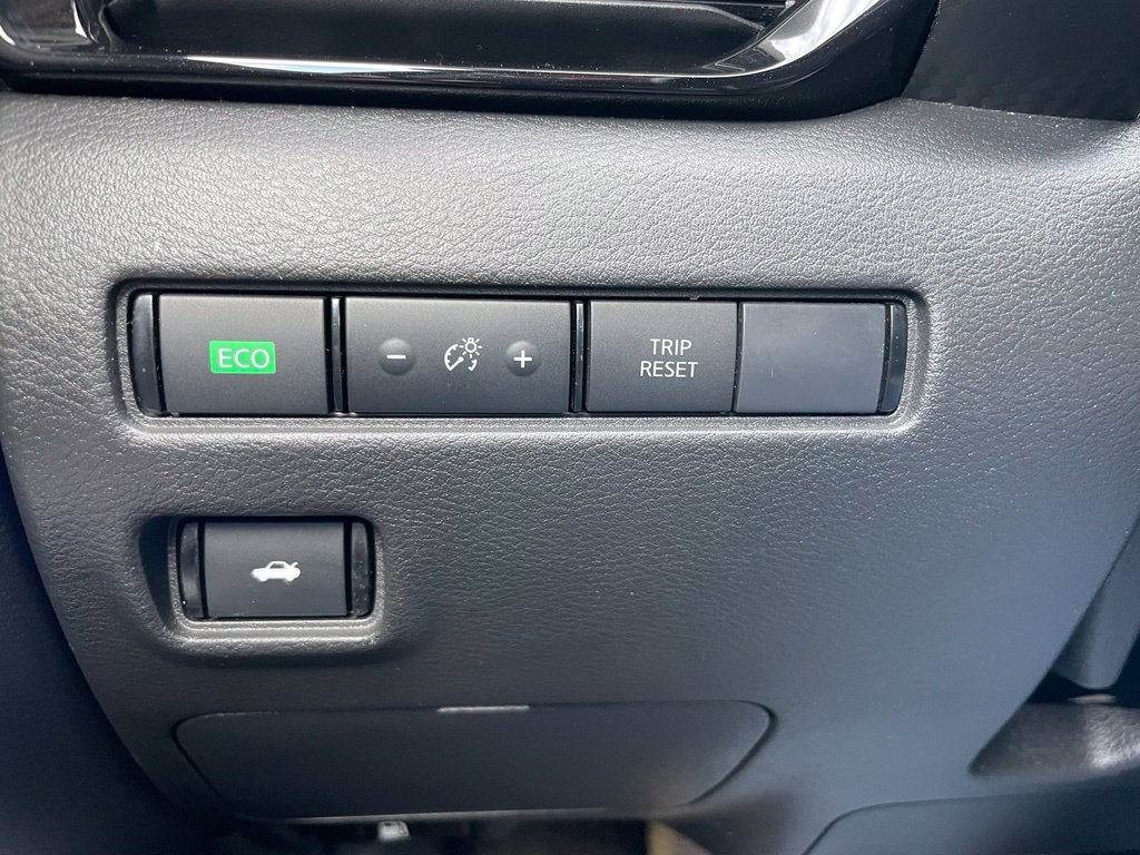 Used 2025 Nissan Sentra SR FWD image 34