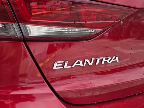 Used 2018 Hyundai Elantra Limited FWD image 10