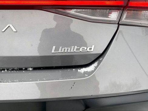 Certified 2024 Hyundai Elantra Limited image 9