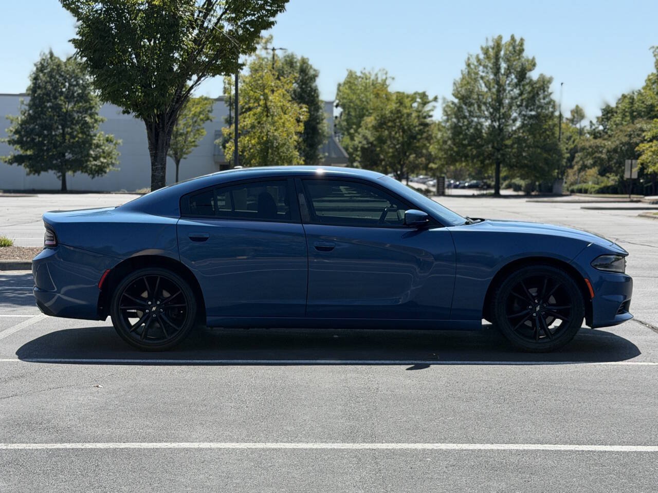 Used 2020 Dodge Charger SXT RWD image 9