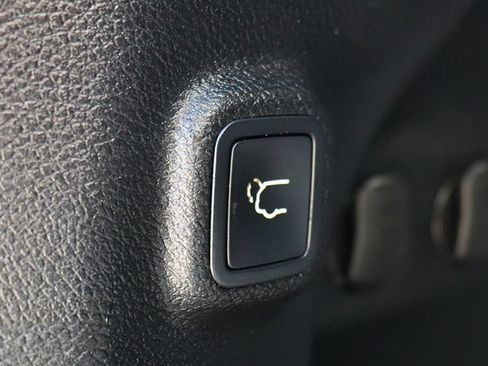 Used 2019 Jeep Cherokee Latitude Plus w/ Comfort/Convenience Group FWD image 26