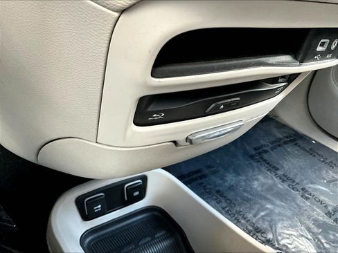 Used 2018 Chrysler Pacifica Touring-L Plus FWD image 15