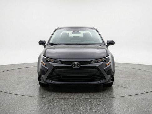 Used 2025 Toyota Corolla LE image 2