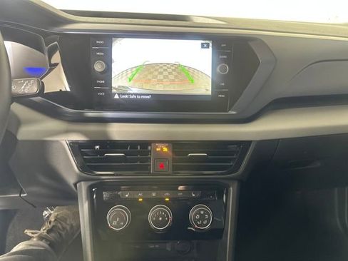 Used 2023 Volkswagen Taos SE w/ Panoramic Sunroof Package image 21