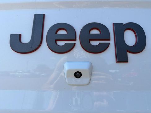 Used 2021 Jeep Gladiator Rubicon AWD/4WD image 17