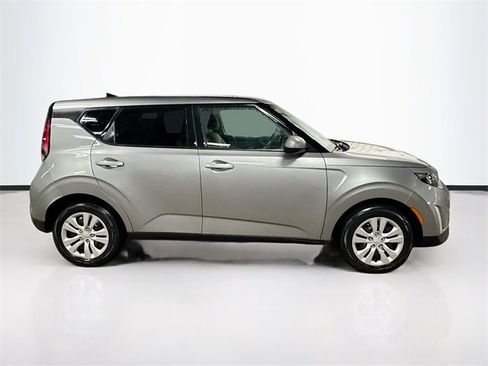 Used 2023 Kia Soul LX image 8