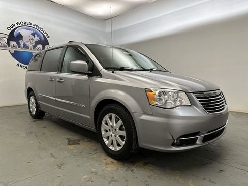 Used 2014 Chrysler Town & Country Touring FWD image 12