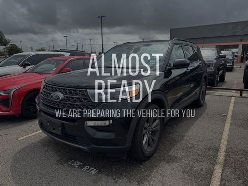 Used 2022 Ford Explorer XLT w/ Equipment Group 202A RWD image 2