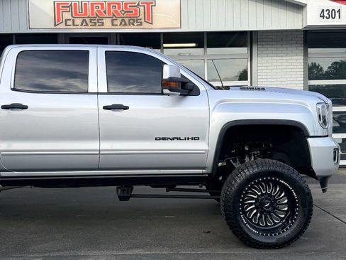Used 2017 GMC Sierra 2500 Denali w/ Duramax Plus Package image 12
