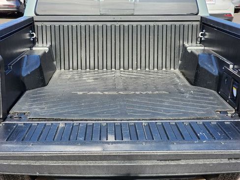 Used 2022 Toyota Tacoma TRD Sport w/ Technology Package image 17
