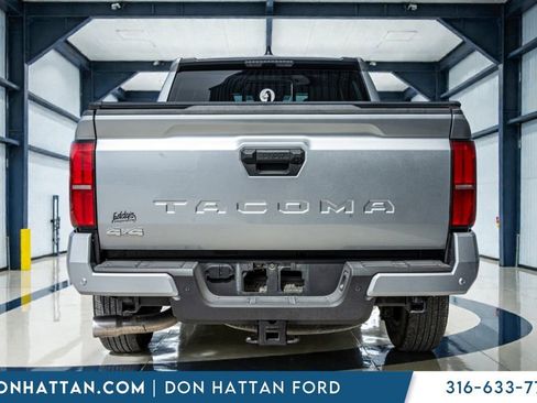 Used 2025 Toyota Tacoma SR5 w/ SR5 Upgrade Package AWD/4WD image 29