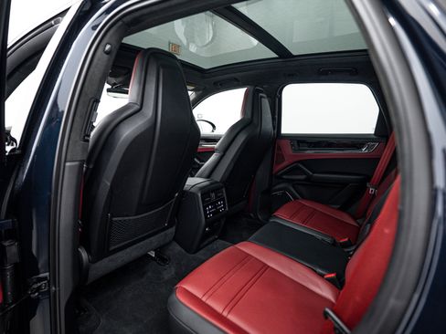 Certified 2025 Porsche Cayenne GTS AWD/4WD image 24