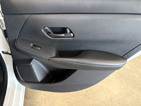 Used 2024 Nissan Sentra SV FWD image 29