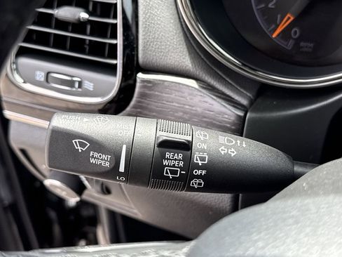 Used 2020 Jeep Grand Cherokee High Altitude AWD/4WD image 29