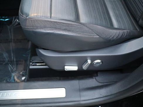 Used 2024 Lincoln Nautilus Reserve w/ Equipment Group 202A image 18