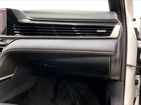 Used 2025 Toyota Camry SE w/ Convenience Package image 19