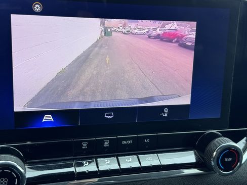 Used 2023 Chevrolet Colorado Trail Boss w/ Advanced Trailering Package image 27