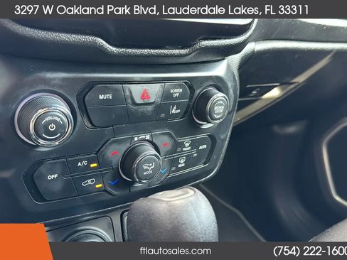 Used 2021 Jeep Renegade Latitude AWD/4WD image 55