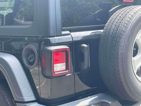 Used 2022 Jeep Wrangler Unlimited Sport AWD/4WD image 11