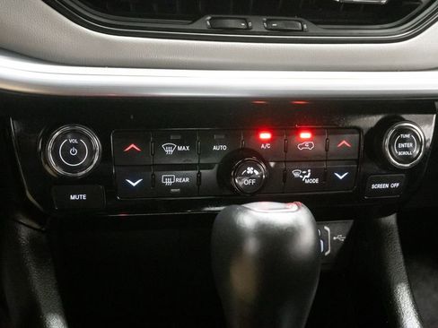 Used 2025 Jeep Compass Limited image 18