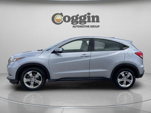 Used 2018 Honda HR-V LX image 3
