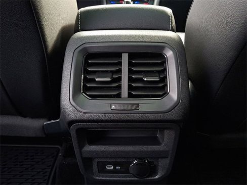 Used 2024 Volkswagen Tiguan SE R-Line image 11