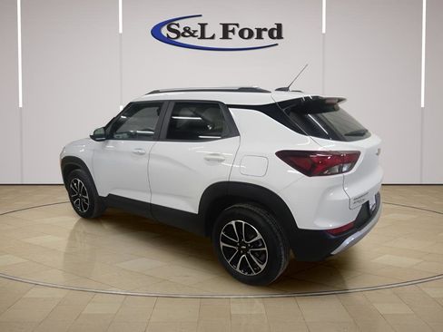 Used 2025 Chevrolet TrailBlazer LT w/ Driver Confidence Package image 4