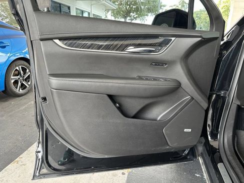 Used 2022 Cadillac XT6 Premium Luxury FWD image 7