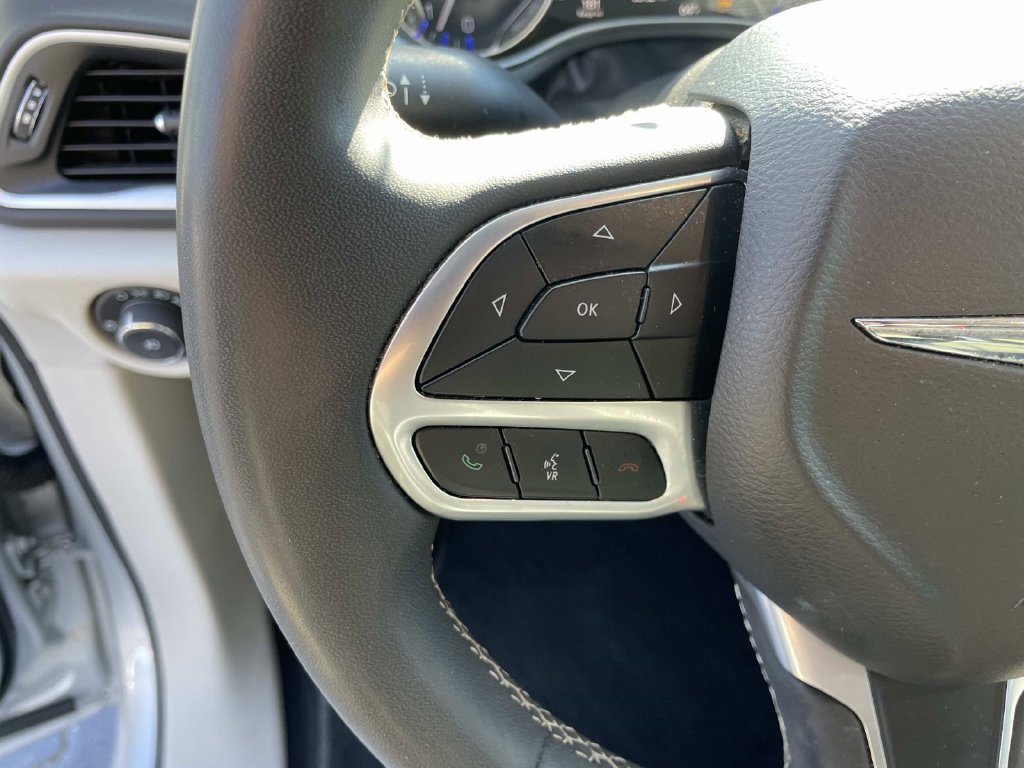 Used 2024 Chrysler Pacifica Touring-L FWD image 36