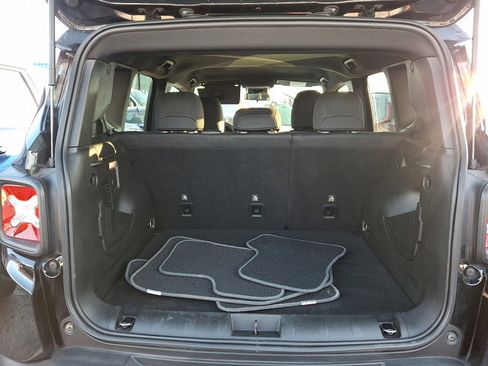 Used 2021 Jeep Renegade Latitude image 29