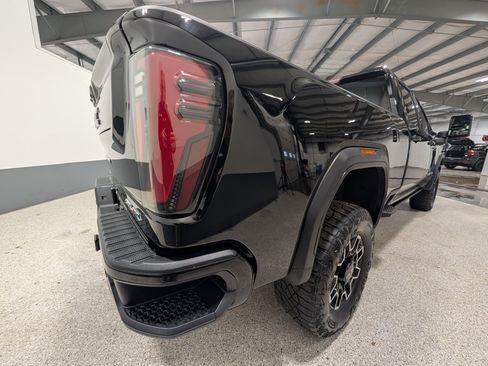 Used 2024 GMC Sierra 2500 AT4X AWD/4WD image 3