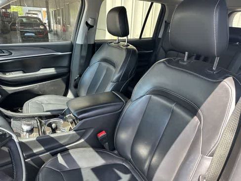 Used 2022 Jeep Grand Cherokee Limited AWD/4WD image 4