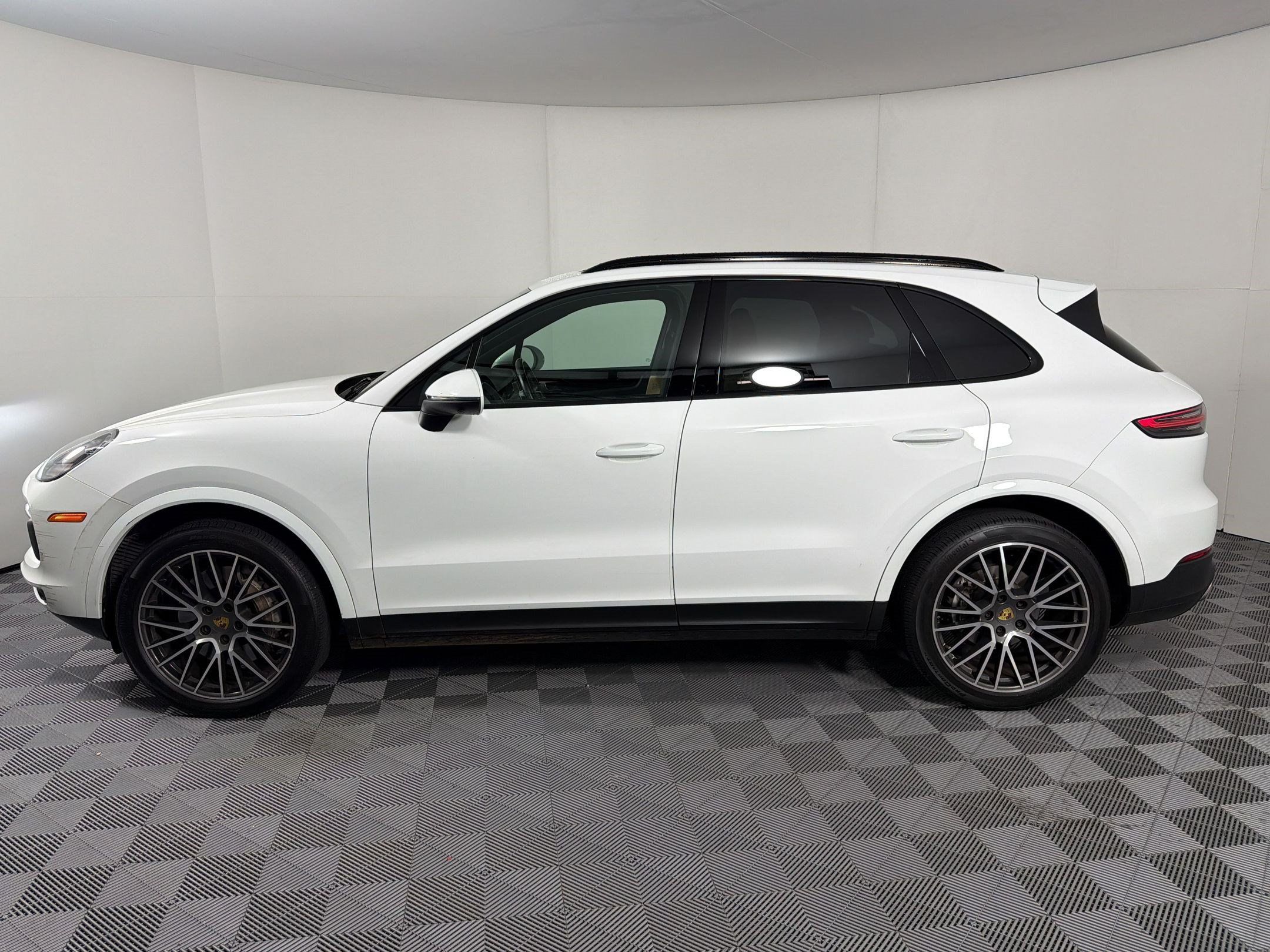 Certified 2023 Porsche Cayenne AWD/4WD image 2