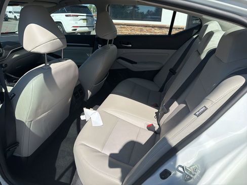 Used 2023 Nissan Altima 2.5 SL image 5