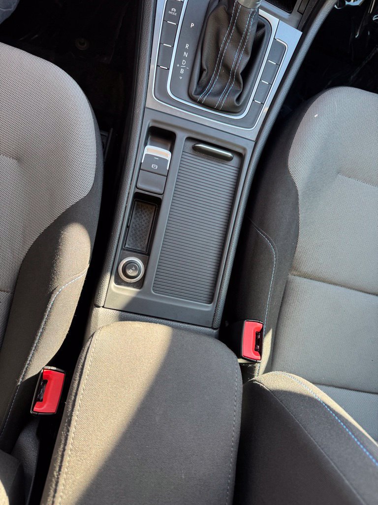 Used 2016 Volkswagen e-Golf SE w/ DC Fast Charging Package FWD image 15
