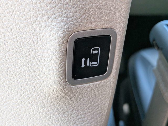 Used 2024 Chrysler Pacifica Touring-L FWD image 15
