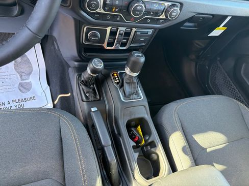 Used 2025 Jeep Wrangler Sport S image 13
