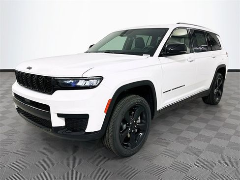 New 2025 Jeep Grand Cherokee L Altitude image 22