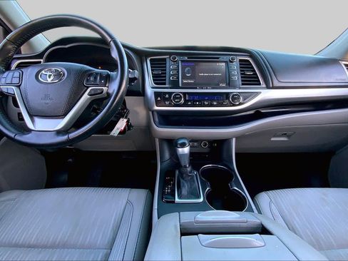 Used 2018 Toyota Highlander Plus FWD image 15