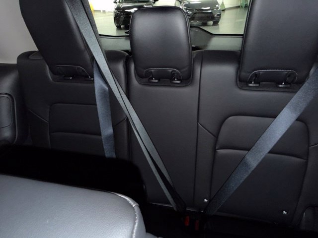 Used 2023 Nissan Pathfinder SL AWD/4WD image 16