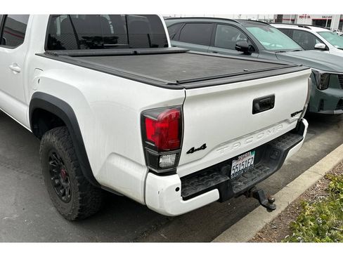 Used 2017 Toyota Tacoma TRD Pro AWD/4WD image 6