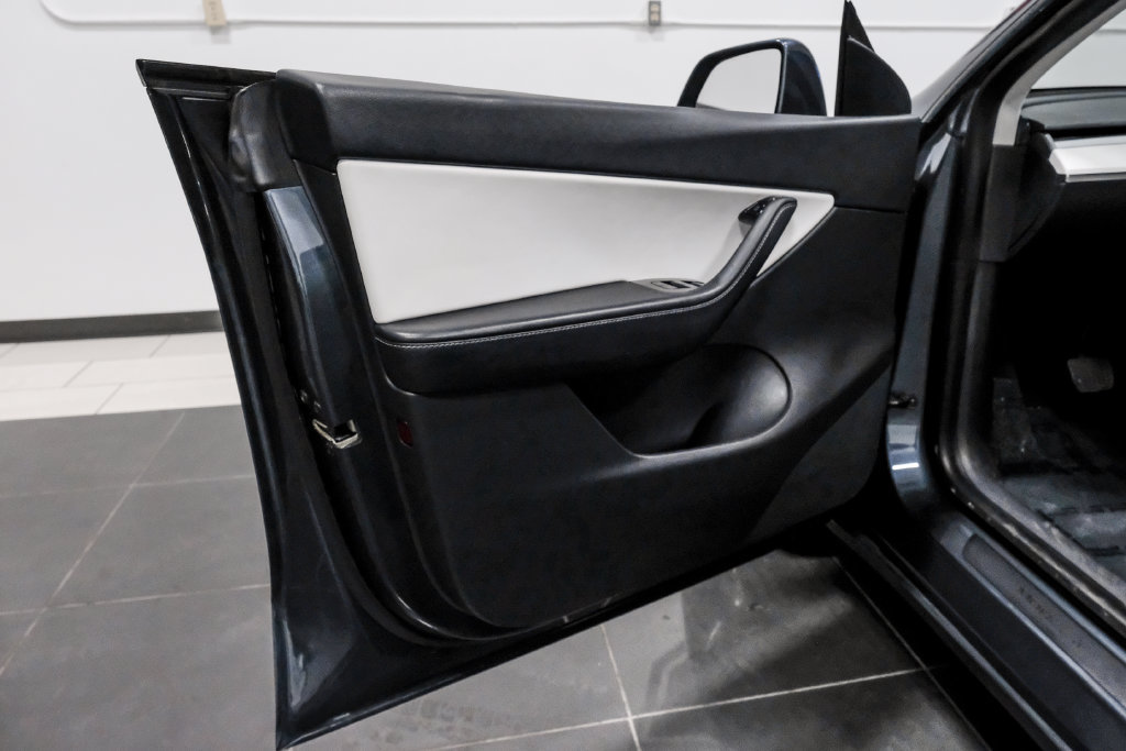 Used 2021 Tesla Model Y Long Range AWD/4WD image 45