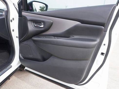 Used 2023 Nissan Murano SV image 23